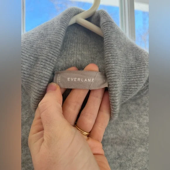 Everlane Cashmere Turtleneck - Picture 4 of 6